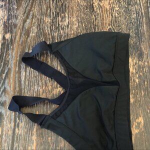 Sports bra with mesh front and criss cross back size XL